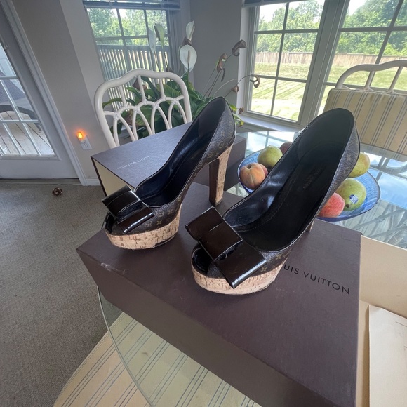 Louis  Vuitton shoes. Limited edition. - Picture 2 of 2